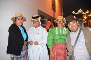 Peregrinación desde San Juan hacia Jinámar. ofrenda, reparto del potaje y festival folclórico (Foto TA y TF)